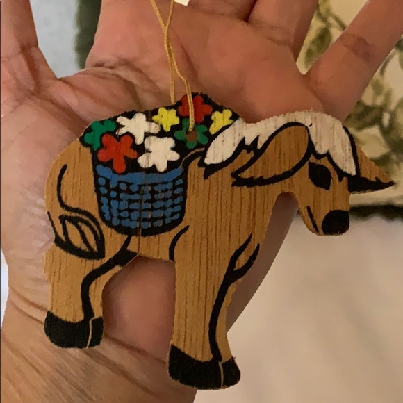 3” wooden donkey with flower 🌸 basket 🧺 ornament - Picture 3 of 13